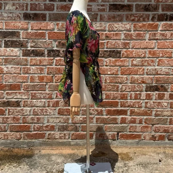 Coco + Carmen one size fits all floral swimsuit cover up / Excellent condition - Picture 9 of 13